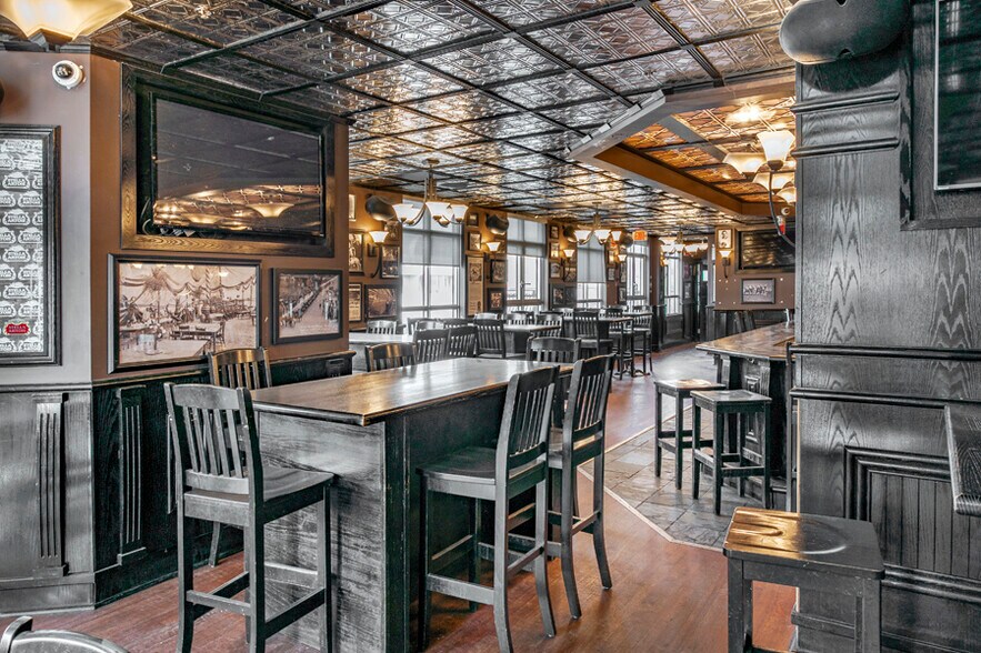 More Photos Of 1428 17th Ave SW, Calgary Restaurant For Sale