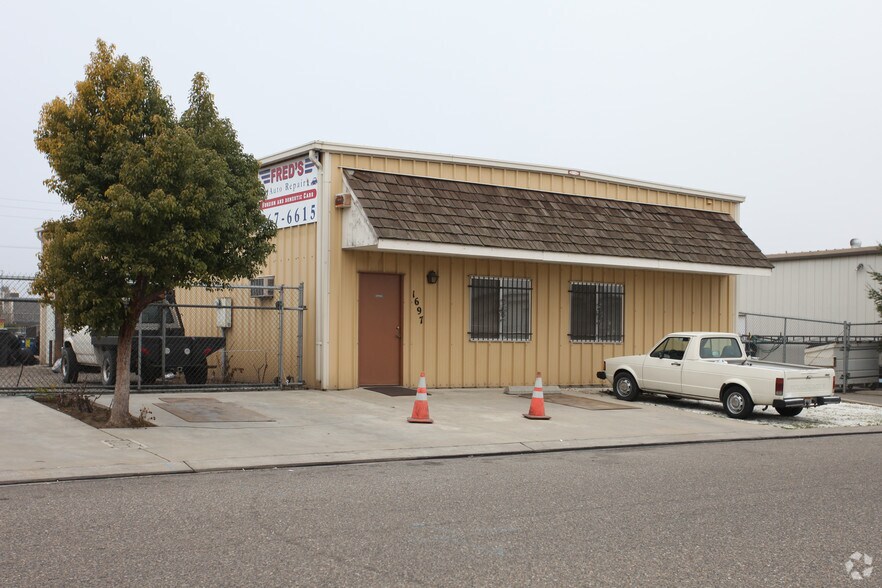 More Photos Of 1697 Mccormick St, Turlock Service For Lease