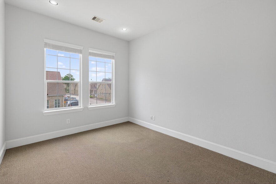 More Photos Of 25511 Budde Rd, The Woodlands Office For Sale