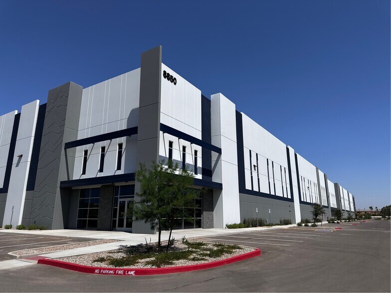 More Photos Of 8850 W Sweetwater Ave, Peoria Distribution For Lease