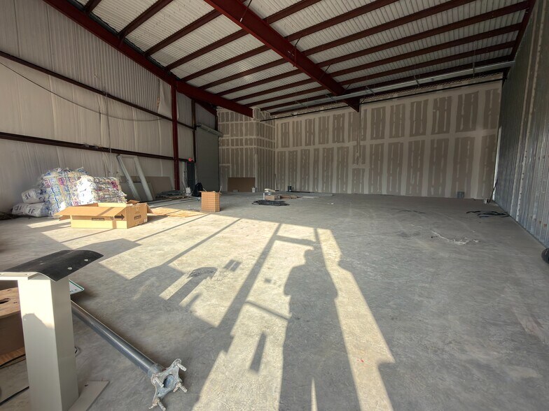 More Photos Of 14211 Hiram Clarke Rd, Houston Storefront For Lease