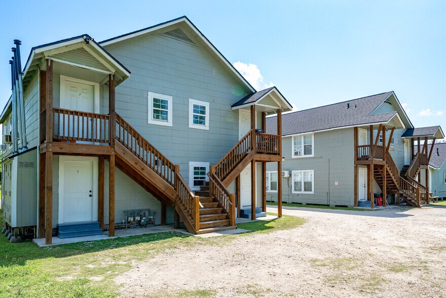 More Photos Of 214 W Republic St, Baytown Apartments For Sale