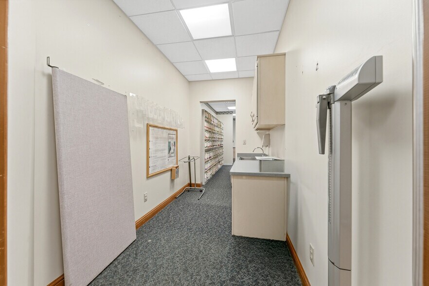 More Photos Of 1703 Locust Ave, Fairmont Medical For Sale
