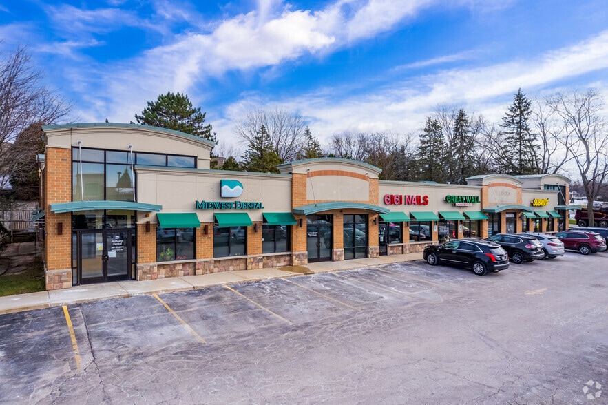 More Photos Of 3930-3970 N Brookfield Rd, Brookfield Unknown For Lease
