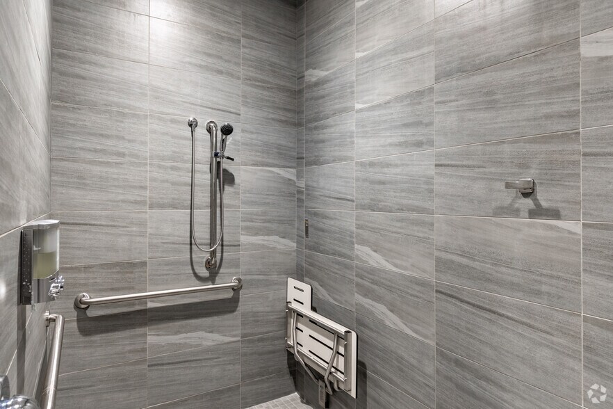 More Photos Of 5616 Peachtree Rd, Atlanta Loft Creative Space For Lease