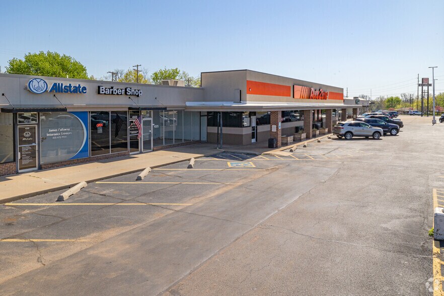 Primary Photo Of 4303-4349 SE 15th St, Del City General Retail For Lease