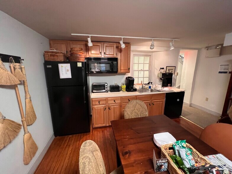 More Photos Of 100 John Robert Thomas Dr, Exton Office For Sale