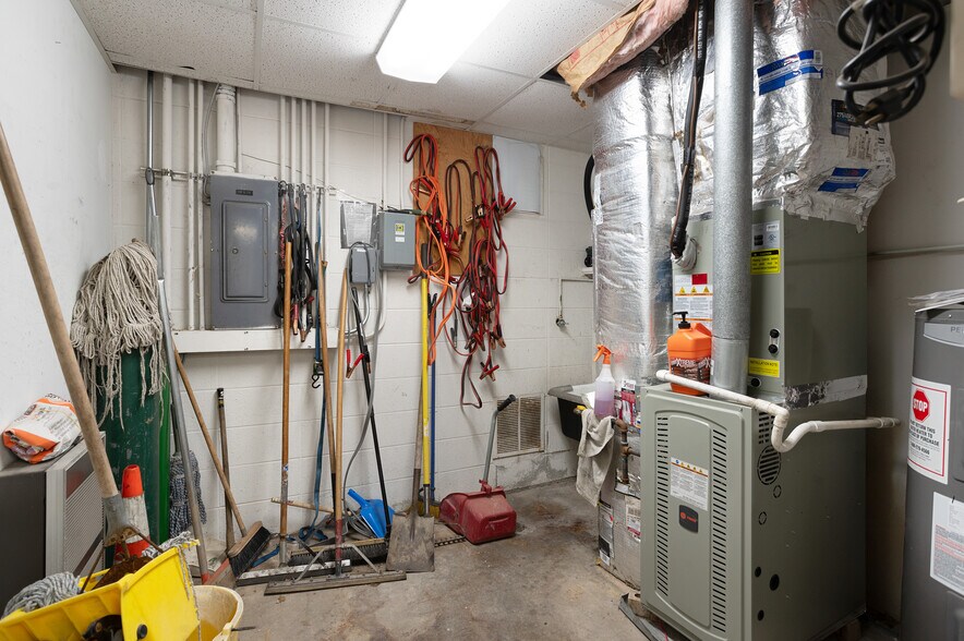 More Photos Of 2000 Columbia Ave, Franklin Freestanding For Lease