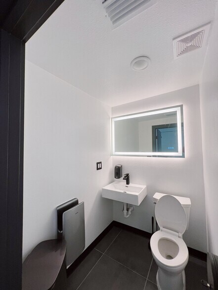 More Photos Of 327 14th Ave S, Saint Petersburg Loft Creative Space For Lease
