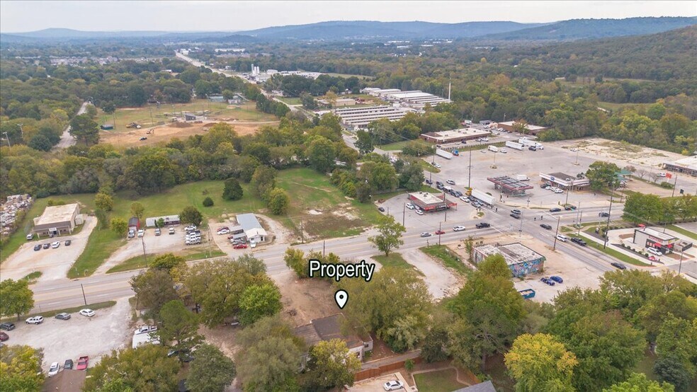 More Photos Of 1341 S School Ave, Fayetteville Auto Repair For Sale