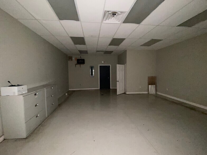 More Photos Of 1700 N Gloster St, Tupelo Storefront For Lease