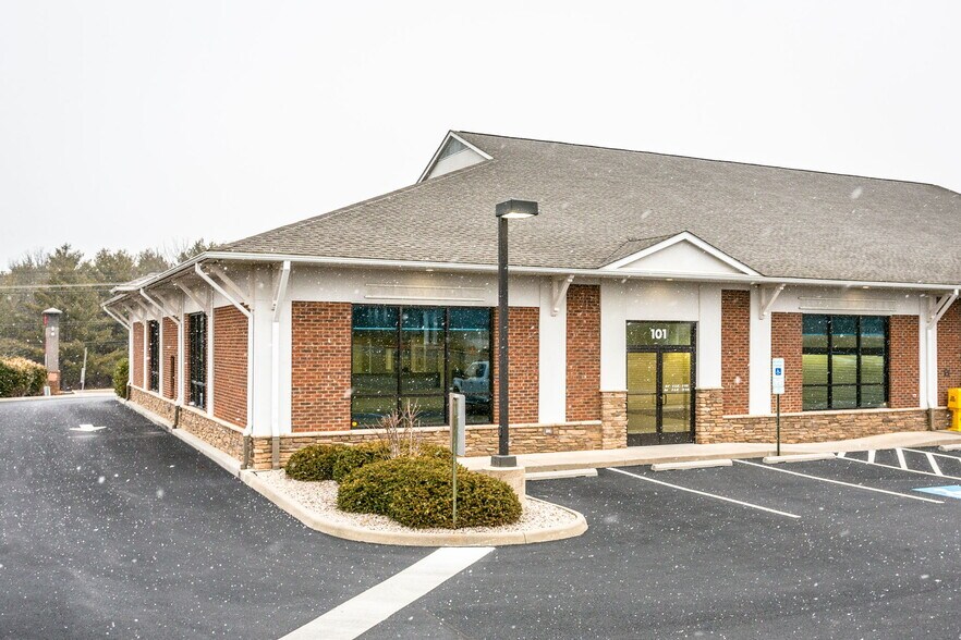 Primary Photo Of 16 Gosnell, Staunton Medical For Sale
