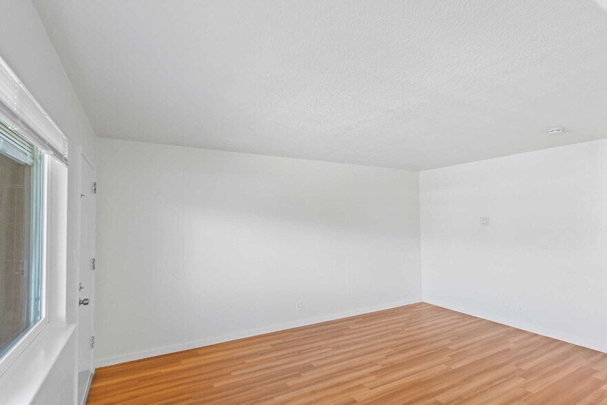 More Photos Of 256 La Pala Dr, San Jose Apartments For Sale