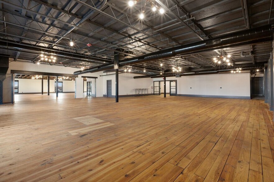 More Photos Of 100 Saint Louis Ave, Seymour Office For Sale