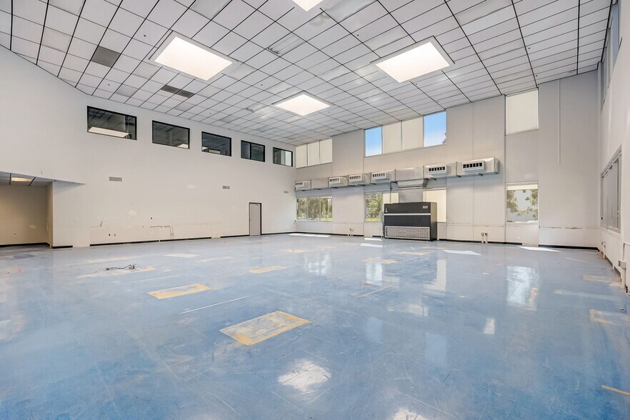 More Photos Of 15 Argonaut, Aliso Viejo Research And Development For Sale