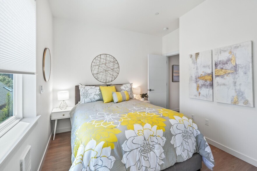 More Photos Of 5042 NE Fremont St, Portland Apartments For Sale