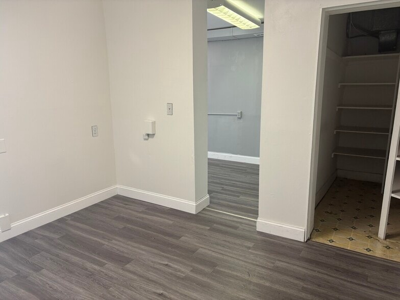 More Photos Of 1004 Reisterstown Rd, Pikesville Storefront Retail Office For Lease