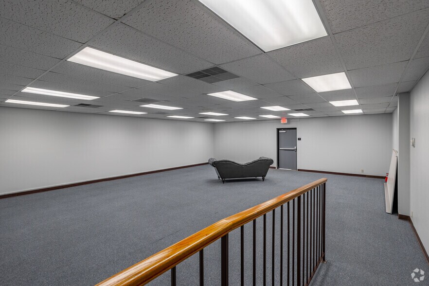 More Photos Of 3775 Elizabeth St, Riverside Office For Sale