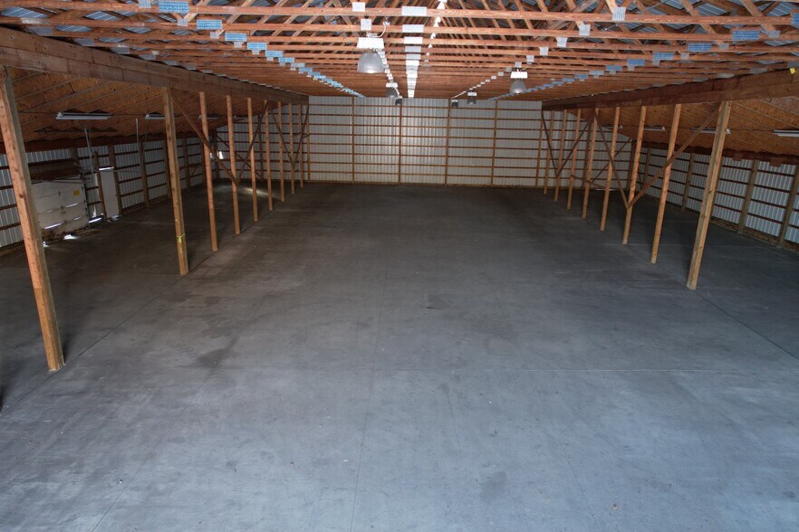 More Photos Of 211 S Elm St, Owosso Flex For Sale