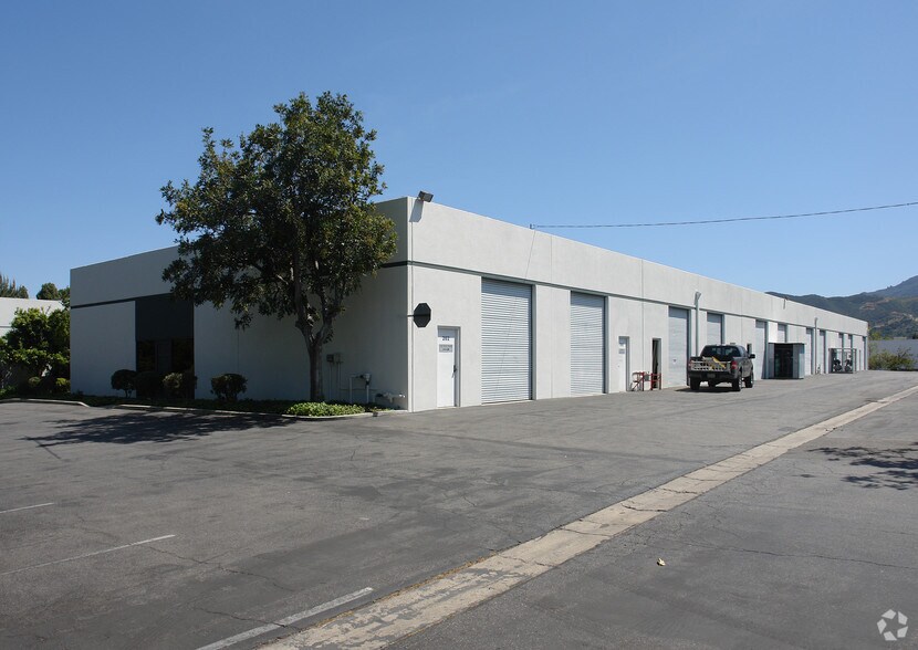 More Photos Of 996 Lawrence Dr, Newbury Park Warehouse For Lease