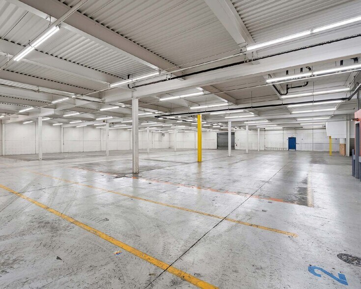 More Photos Of 12812 NE Whitaker Way, Portland Warehouse For Lease