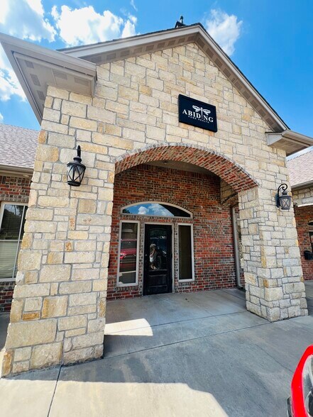 Primary Photo Of 409 N Green Ave, Purcell Office For Lease