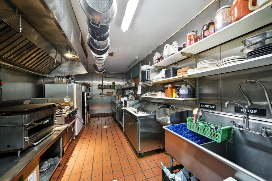 More Photos Of 260 Espanong Rd, Lake Hopatcong Restaurant For Sale