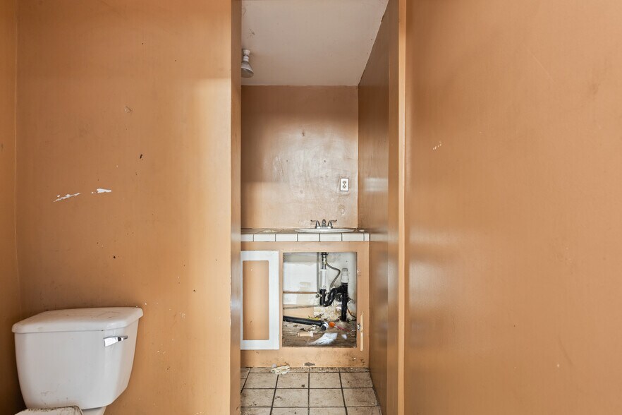 More Photos Of 1311 W Florence Ave, Los Angeles Auto Repair For Sale