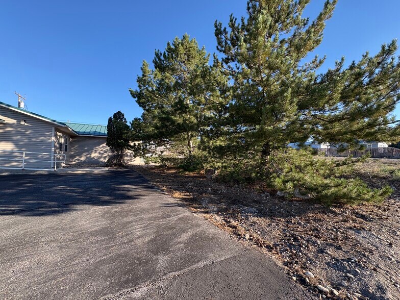 More Photos Of 1380 E Aultman St, Ely Office For Sale