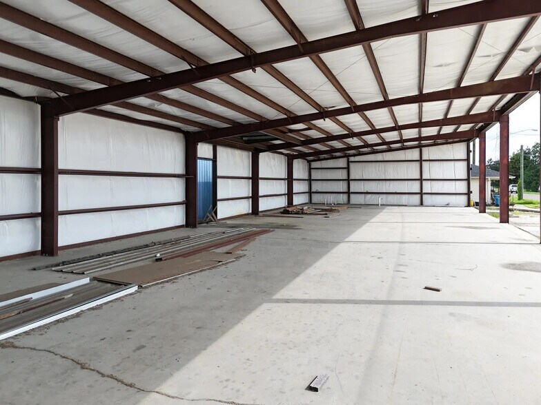 More Photos Of 760 Paul Maillard Rd, Luling Warehouse For Sale