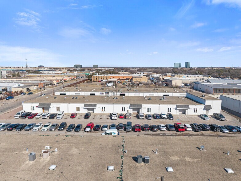 More Photos Of 11005 Indian Trl, Dallas Unknown For Lease