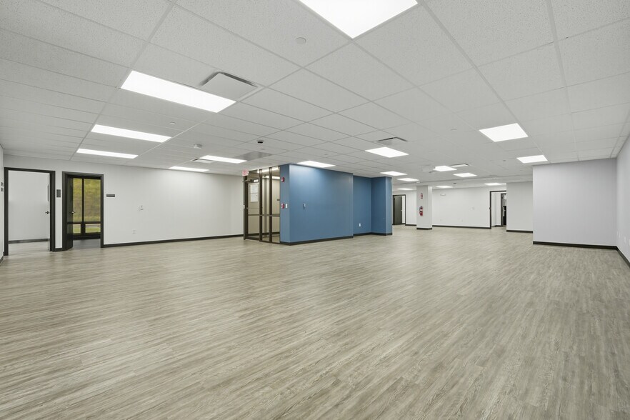 More Photos Of 1466 Curran Hwy, North Adams Manufacturing For Lease