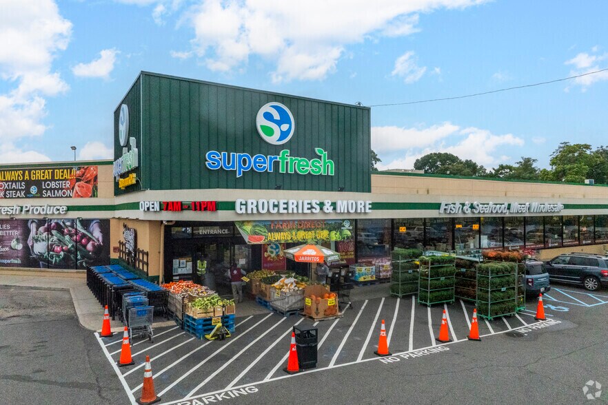 More Photos Of 1764 Grand Ave, North Baldwin Supermarket For Lease