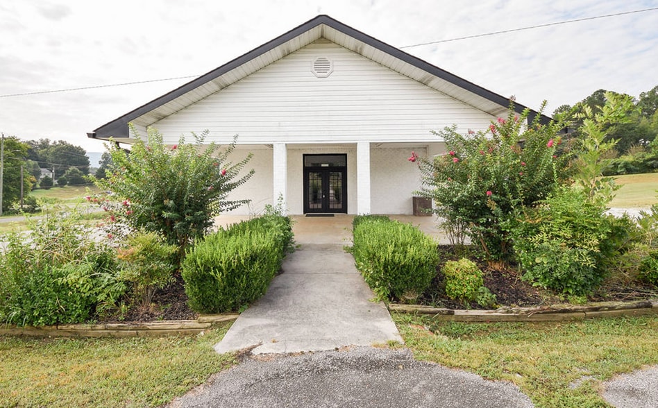 More Photos Of 401 Richardson St, Etowah Religious Facility For Sale