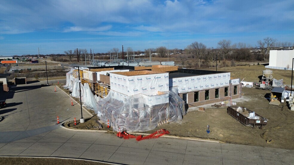 More Photos Of 1930 Magazine Rd, Ankeny Office For Lease