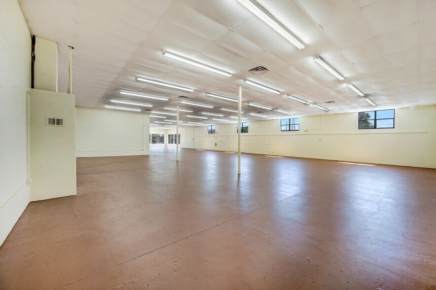 More Photos Of 117-137 Hughlett Ave, Cocoa General Retail For Sale