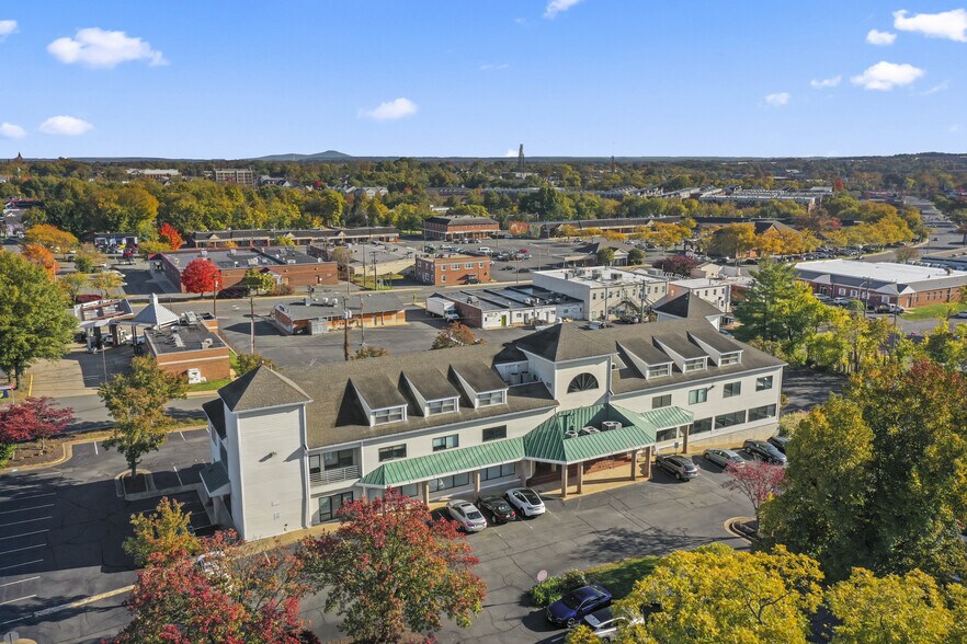 More Photos Of 602 S King St, Leesburg Medical For Sale