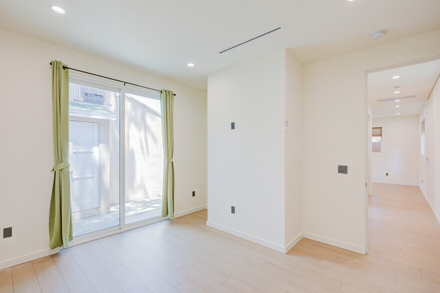 More Photos Of 11334 Oxnard St, North Hollywood Apartments For Sale