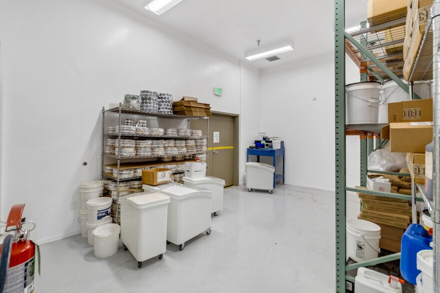 More Photos Of 991 Industrial Way, King City Warehouse For Lease