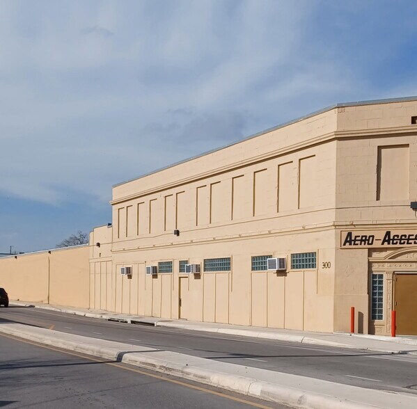 More Photos Of 300 Fredericksburg Rd, San Antonio Warehouse For Lease