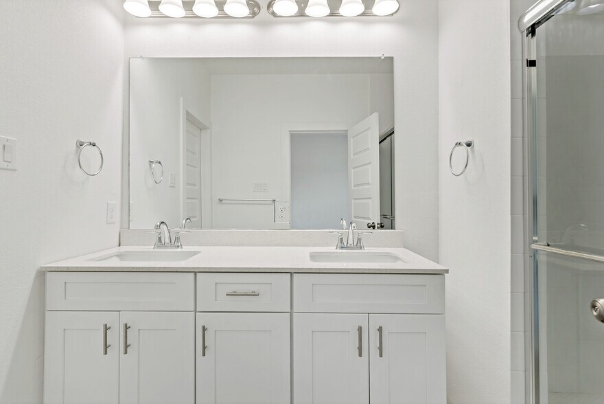 More Photos Of 400-414 E 7th St, Bonham Apartments For Sale