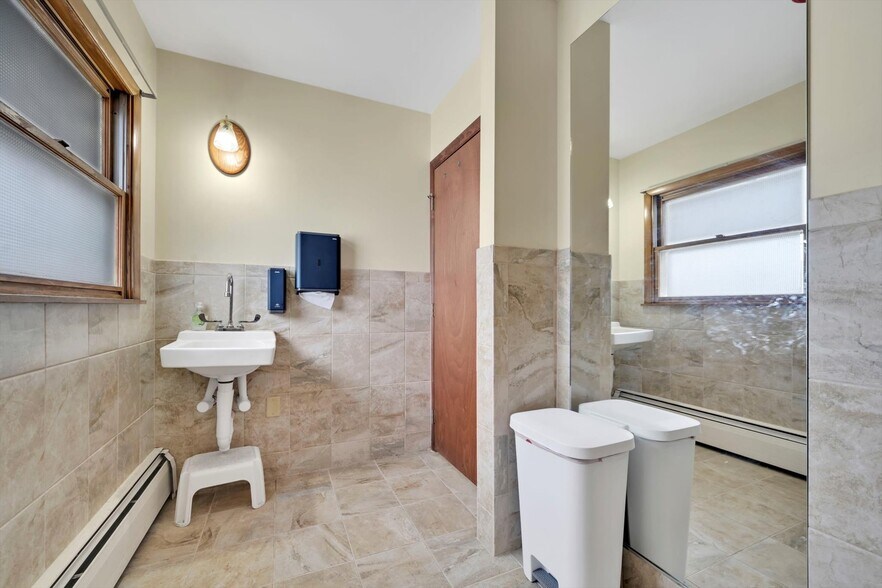 More Photos Of 780 Claremont Ave, Tamaqua Office For Sale
