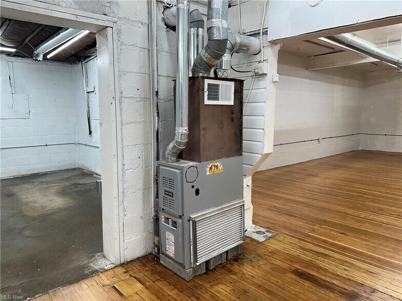 More Photos Of 1301 Brownell Ave, Lorain Service For Sale