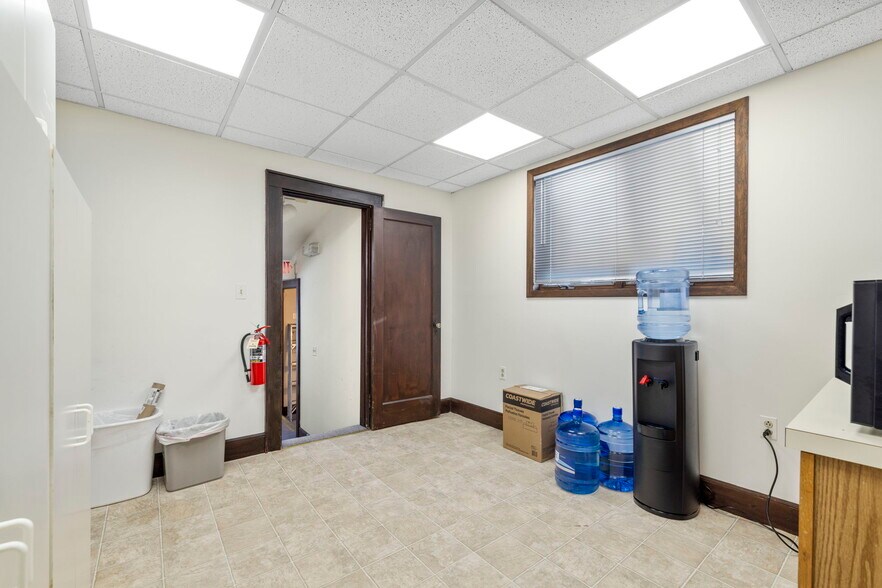 More Photos Of 7 Stokum Ln, New City Office For Sale