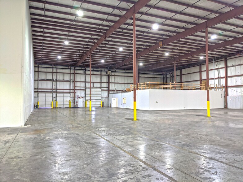 More Photos Of 500 & 511 Oak Leaf Ct, Joliet Warehouse For Lease