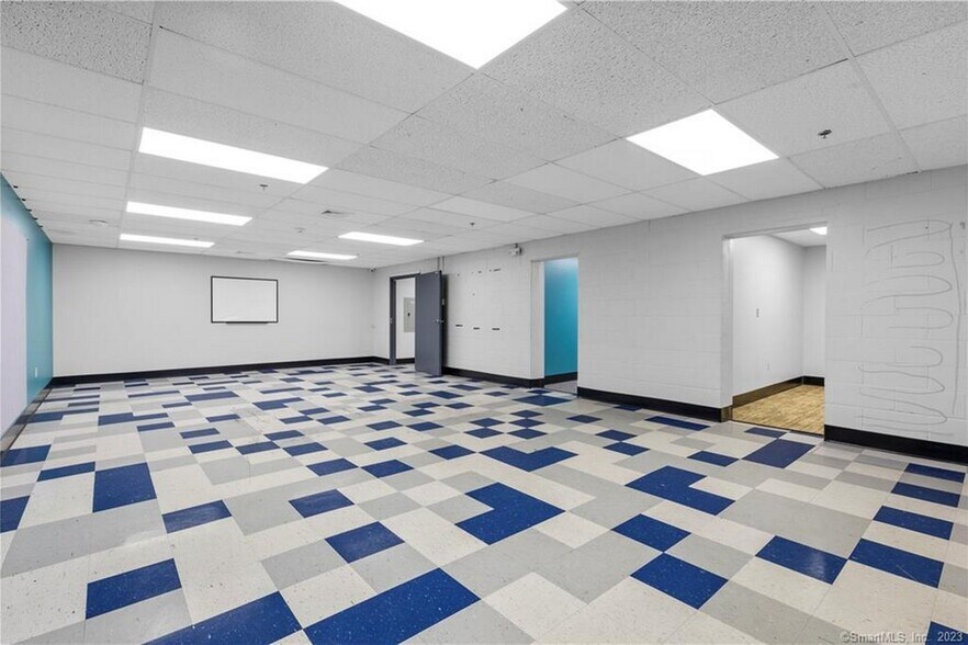 More Photos Of 192 Westbrook Rd, Essex Office For Sale