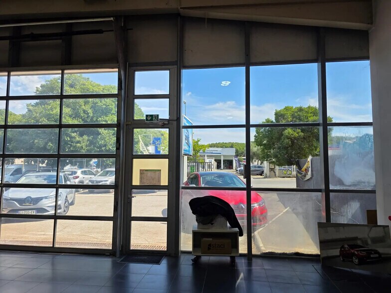 More Photos Of 14 Avenue José Nobre, Martigues Flex For Lease