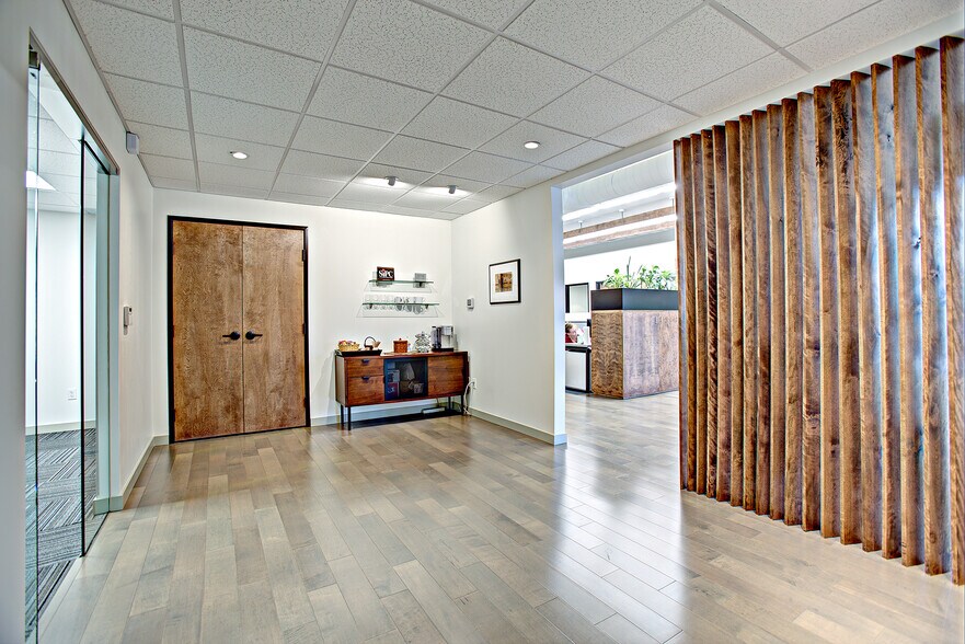 More Photos Of 0110 SW Bancroft St, Portland Office For Lease
