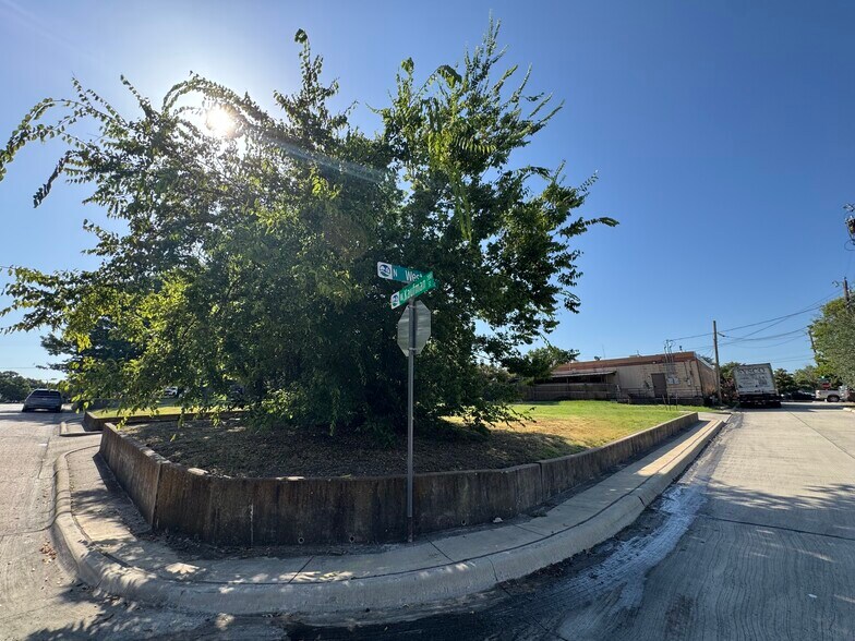 More Photos Of 203 W Kaufman, Rockwall Land For Sale