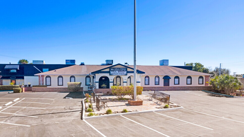 More Photos Of 300 N Cocoa Blvd, Cocoa Restaurant For Lease